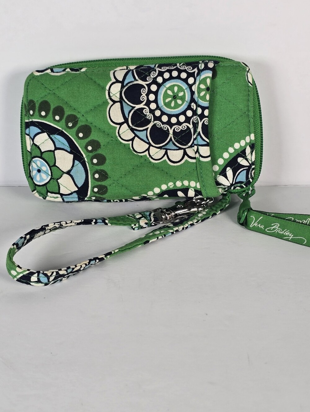 Vera Bradley Carry It All Cupcakes Green Quilted Wristlet Wallet Compact Retired